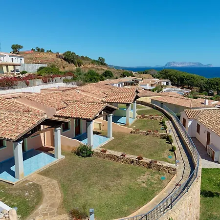 Holiday home Villini Vista Mare Con Piscina By Budoniaffitti *