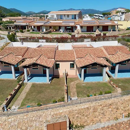 Holiday home Villini Vista Mare Con Piscina By Budoniaffitti *