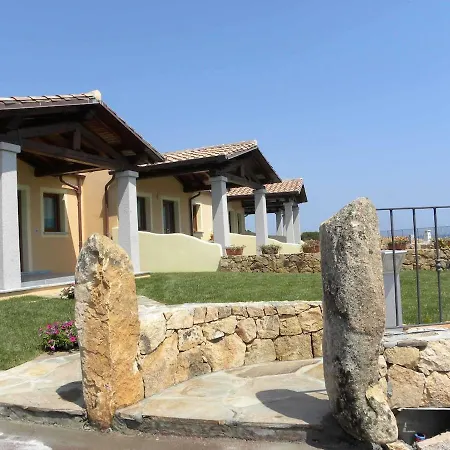 Сasa de vacaciones Villini Vista Mare Con Piscina By Budoniaffitti Isolotto dei Pedrami